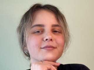 hot girl MichaeleBendall