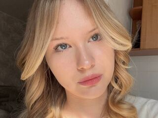 camgirl masturbating with dildo NanceyMonteverde