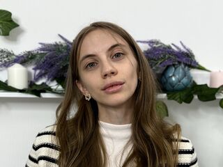 hot cam girl masturbating with vibrator QuennaGammell
