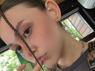 camwhore fingering shaved pussy RebbecaKennemer