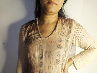 naughty camgirl masturbating with vibrator RubbynaKhan