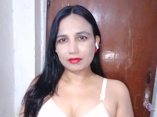 girl showing tits SadiaAngel