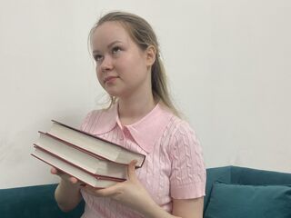 adult cam show SandieSpataro