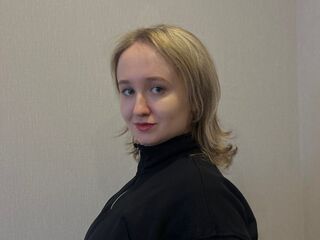 masturbating girl SuzannKernes