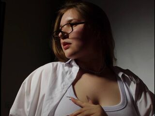 camwhore masturbating with vibrator WhiteeChloee